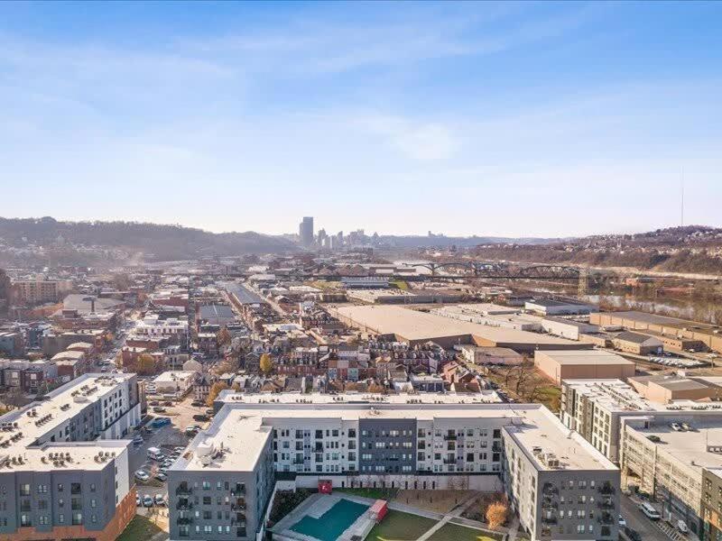 Cozysuites Modern 1br, Lawrenceville